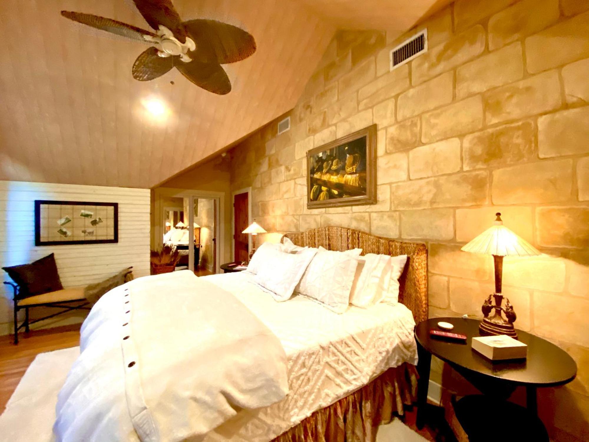 V700 Ranch Stays Marble Falls Exterior foto