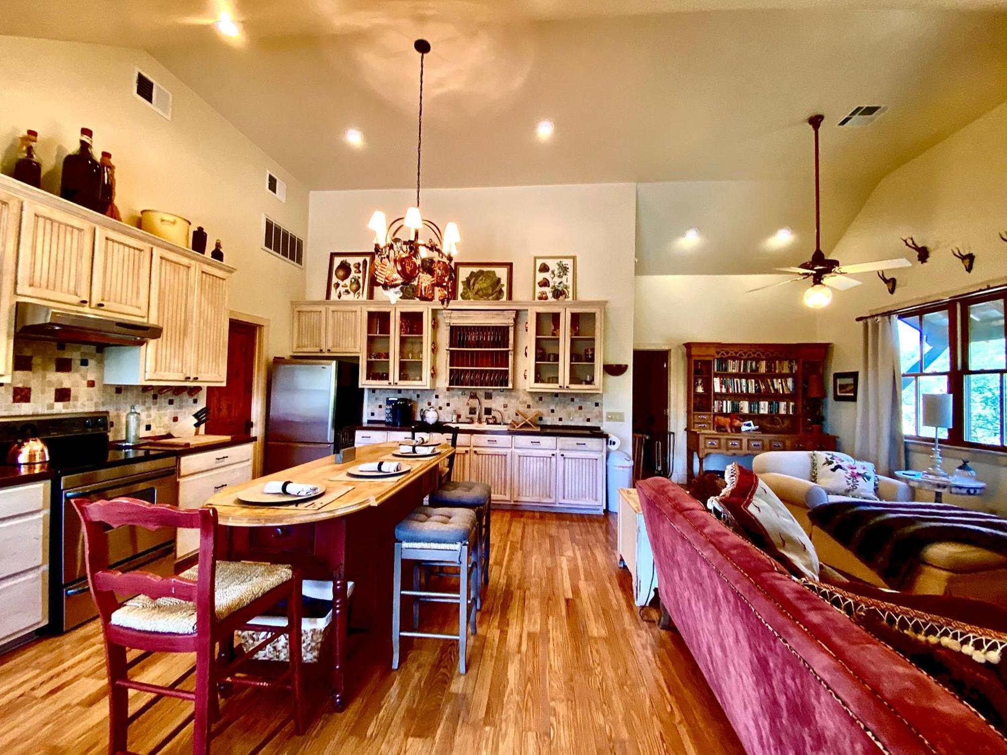 V700 Ranch Stays Marble Falls Exterior foto